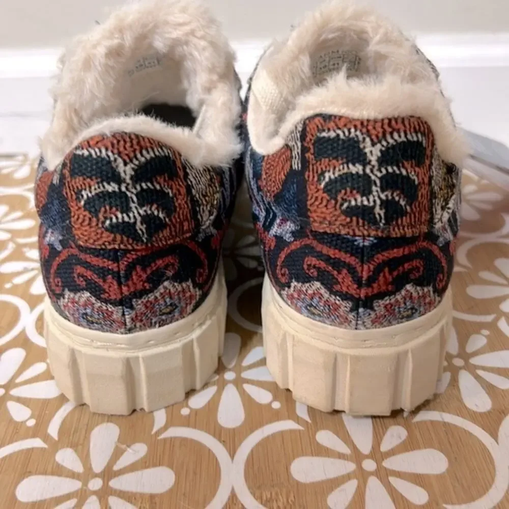 NWT Farm Rio Annika floral tapestry faux fur lined platform sneakers